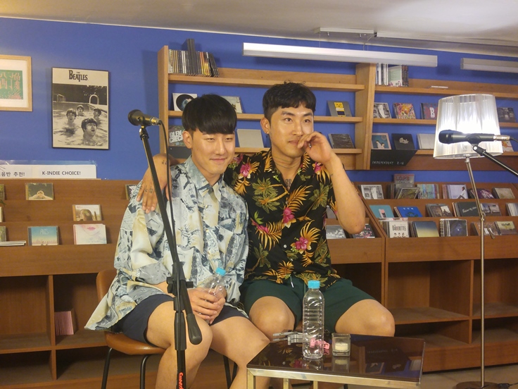 멜론매거진>멜론 [미화당 라이브] 지구에 좋은 노래가 많아 달로 간 가수, 문문 공연 후기