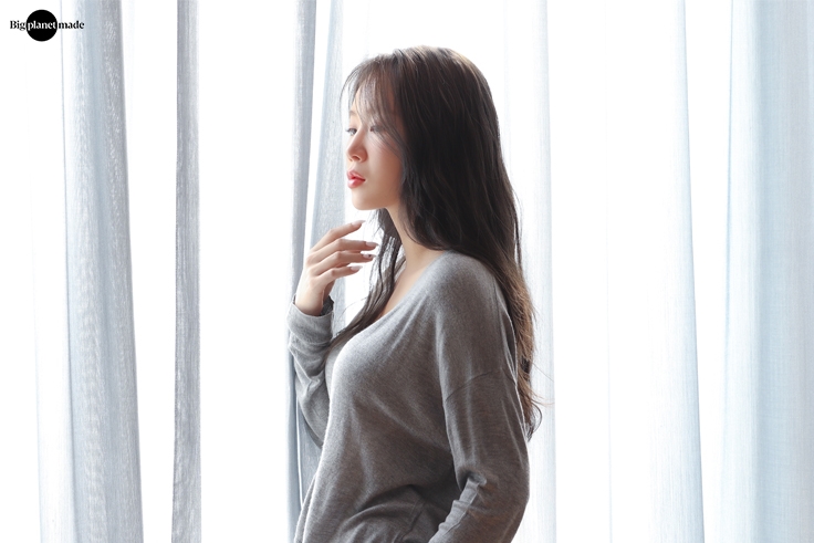 멜론매거진>멜론 한 번쯤 겪어보았을 이별의 감정, 소유 (SOYOU) 우리는 매일 이별을 향해 걸어가지