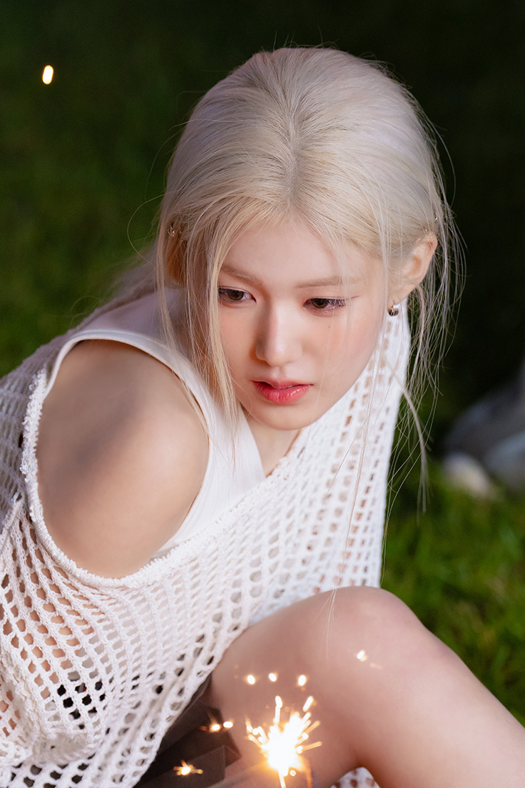 멜론매거진>멜론 WHO DAT GIRL? 자신감을 높여주는 izna (이즈나)의 추천 플레이리스트